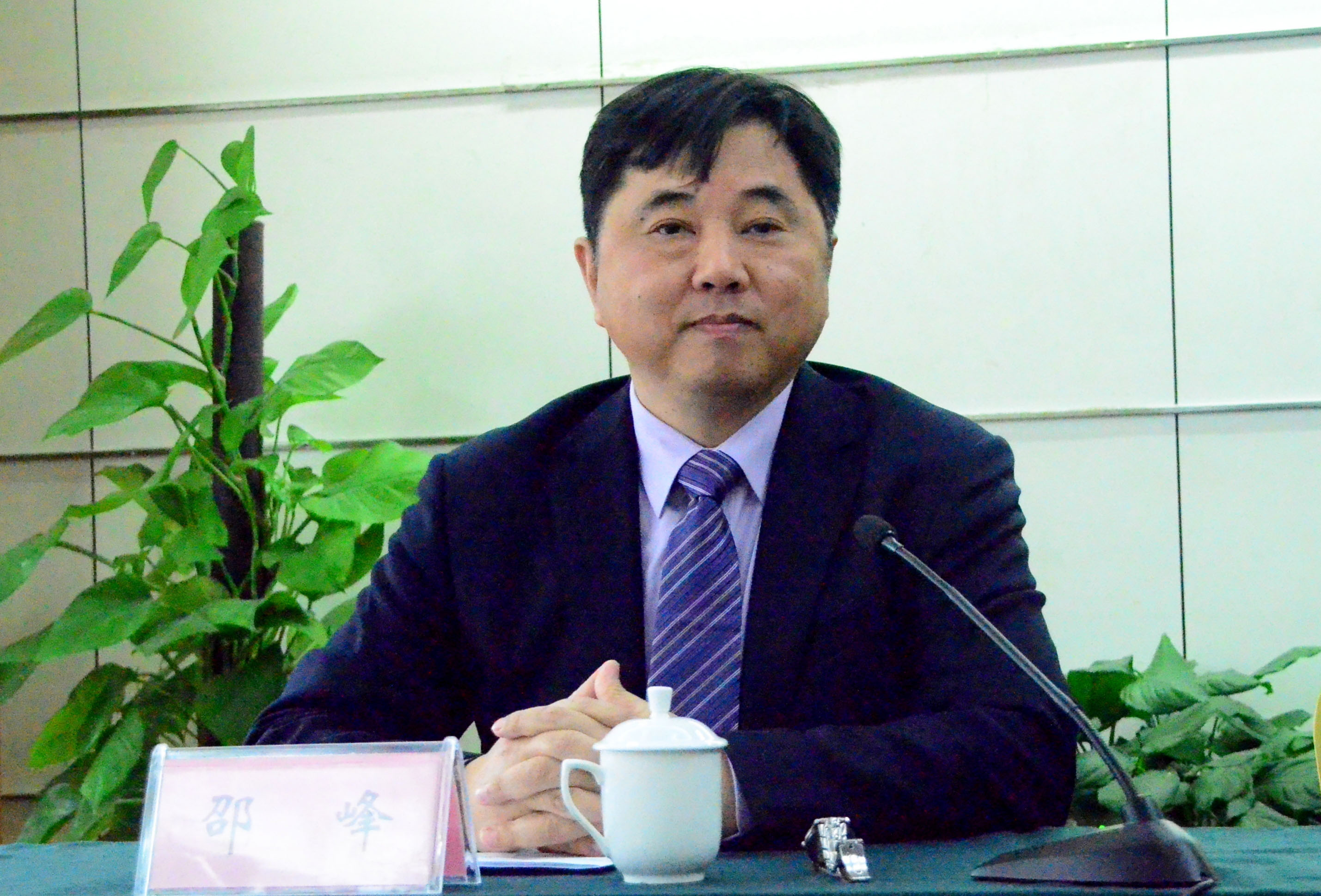 省供銷(xiāo)社黨委書(shū)記、理事會(huì )主任邵峰  為集團發(fā)展規劃作專(zhuān)題演講報告