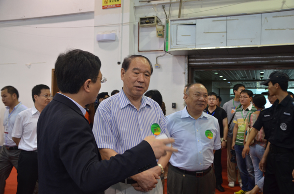 公司參加2013中國茶業(yè)博覽會(huì )暨拍賣(mài)交易會(huì )